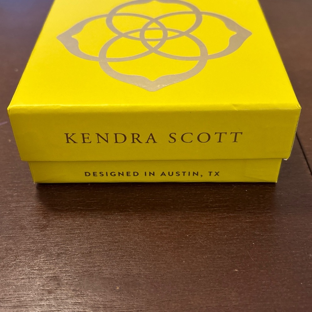 Kendra Scott Blue and Gold Necklace with Striking‎ Pendant NEW - Picture 6 of 8